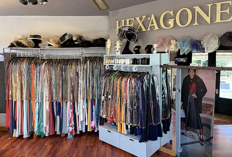 Boutique Hexagone à Tourcoing : rayon robes de cérémonies et tenues chic